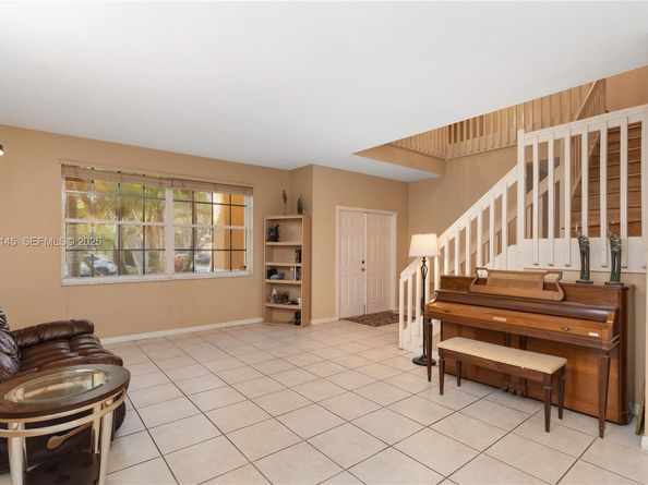 1140 Cedar Falls Dr, Weston FL 33327