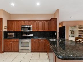 1140 Cedar Falls Dr, Weston FL 33327