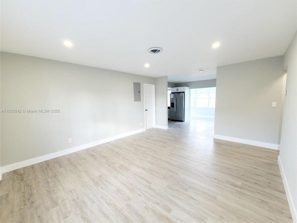 4230 NW 52nd Ave, Lauderdale Lakes FL 33319