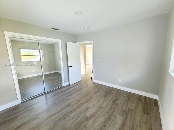 4230 NW 52nd Ave, Lauderdale Lakes FL 33319