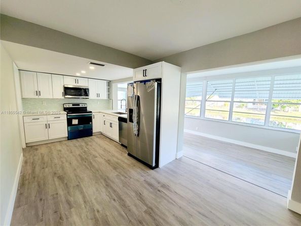 4230 NW 52nd Ave, Lauderdale Lakes FL 33319