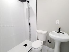 4230 NW 52nd Ave, Lauderdale Lakes FL 33319