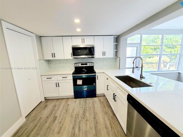 4230 NW 52nd Ave, Lauderdale Lakes FL 33319