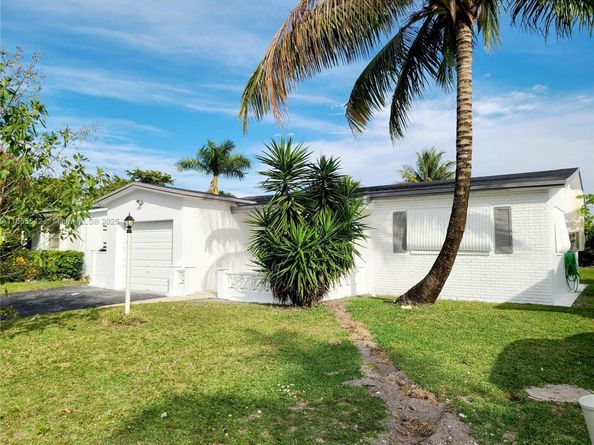 4230 NW 52nd Ave, Lauderdale Lakes FL 33319