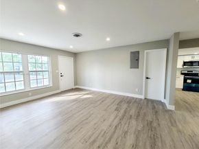 4230 NW 52nd Ave, Lauderdale Lakes FL 33319