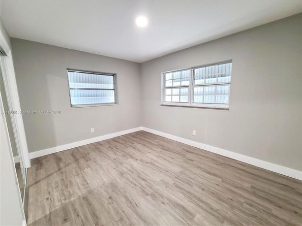 4230 NW 52nd Ave, Lauderdale Lakes FL 33319