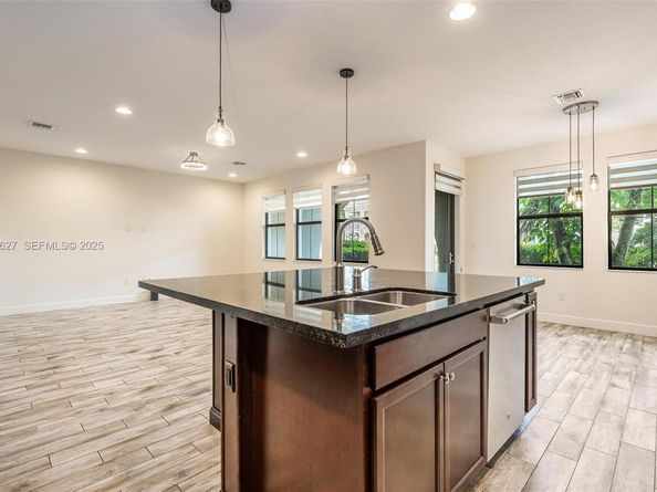 3155 NW 124th Way, Sunrise FL 33323