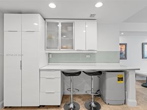 905 Brickell Bay Dr 1830, Miami FL 33131