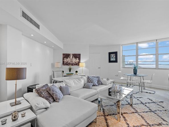 905 Brickell Bay Dr 1830, Miami FL 33131