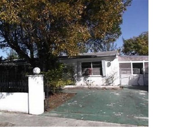 2461 NW 208 Th St, Miami Gardens FL 33056