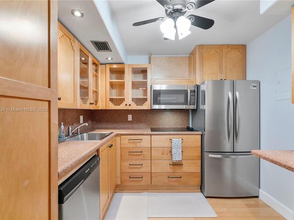 6500 Cypress Rd 107, Plantation FL 33317