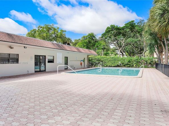 6500 Cypress Rd 107, Plantation FL 33317