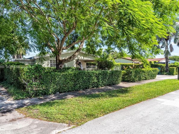 9981 SW 15th Ter, Miami FL 33174