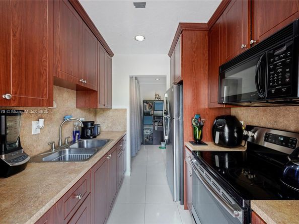 1120 NE 10th St 7, Hallandale Beach FL 33009