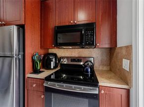 1120 NE 10th St 7, Hallandale Beach FL 33009
