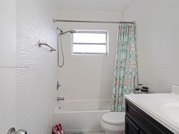 1120 NE 10th St 7, Hallandale Beach FL 33009