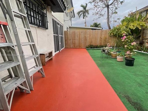 12057 SW 10th St 202, Miami FL 33184