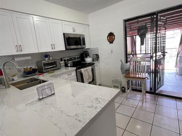 12057 SW 10th St 202, Miami FL 33184