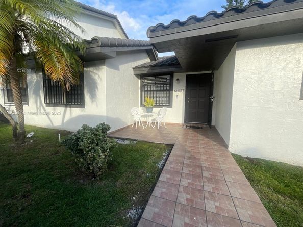 12057 SW 10th St 202, Miami FL 33184