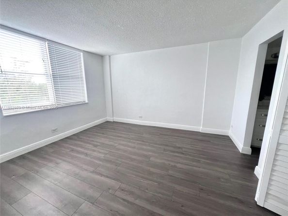 3660 NE 166th St 409, North Miami Beach FL 33160