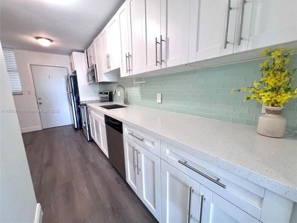 3660 NE 166th St 409, North Miami Beach FL 33160