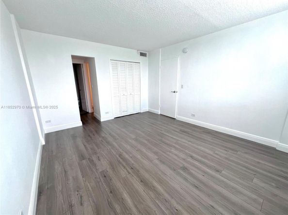 3660 NE 166th St 409, North Miami Beach FL 33160