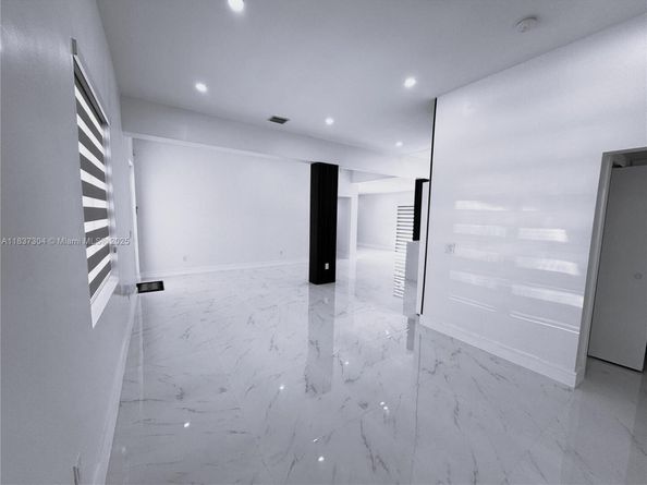 14801 NW 5th Ave, Miami FL 33168