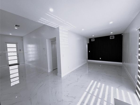 14801 NW 5th Ave, Miami FL 33168