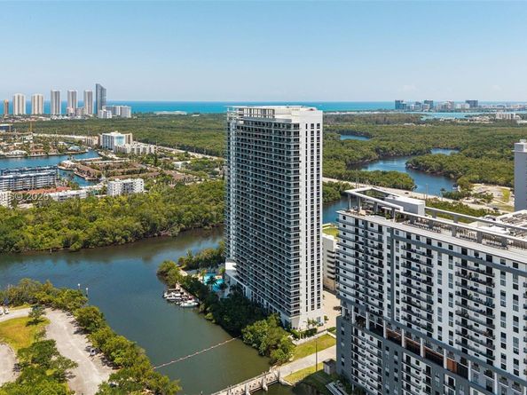16385 Biscayne Blvd 3001, North Miami Beach FL 33160