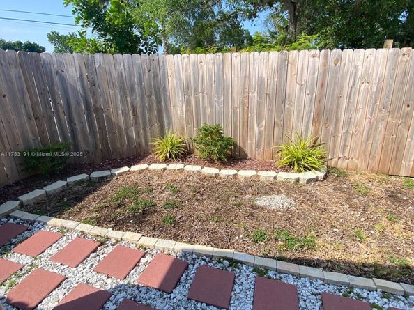 621 Glenn Pkwy, Hollywood FL 33021