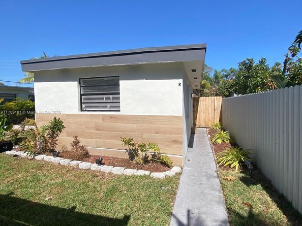 621 Glenn Pkwy, Hollywood FL 33021