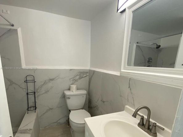 621 Glenn Pkwy, Hollywood FL 33021
