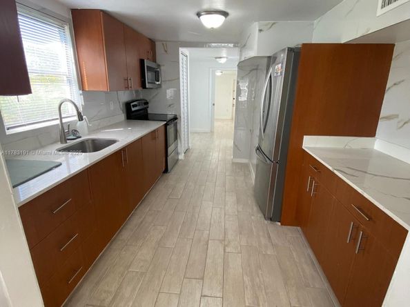 621 Glenn Pkwy, Hollywood FL 33021