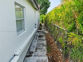 621 Glenn Pkwy, Hollywood FL 33021