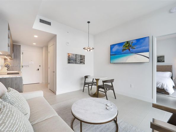 159 NE 6 St PH 5008, Miami FL 33132