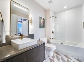 159 NE 6 St PH 5008, Miami FL 33132