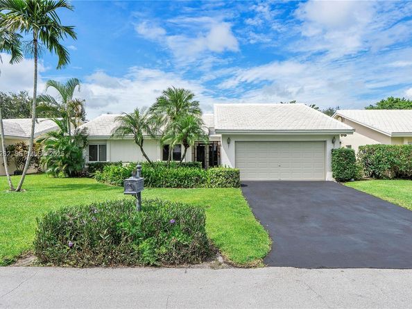 5667 N Cameo Dr N, Boca Raton FL 33433