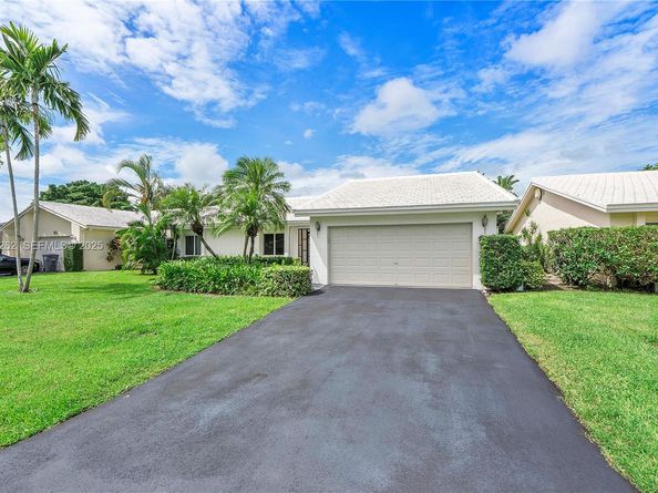 5667 N Cameo Dr N, Boca Raton FL 33433