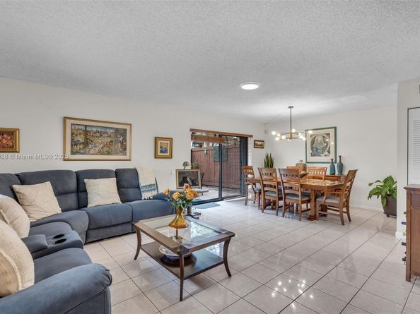 6421 SW 116th Ct A, Miami FL 33173