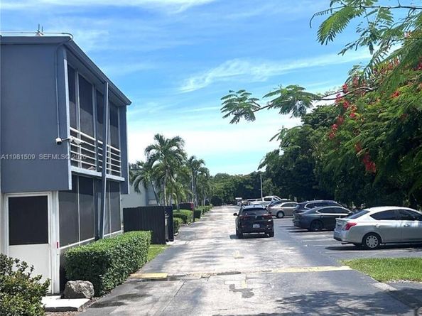 8794 SW 12th St 105, Miami FL 33174