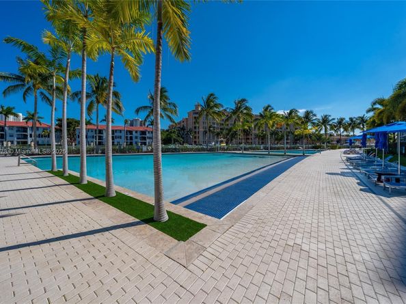 2950 NE 188th St 540, Aventura FL 33180