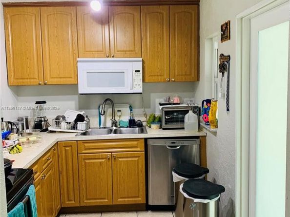 2548 Johnson St, Hollywood FL 33020