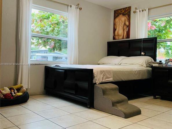 2548 Johnson St, Hollywood FL 33020