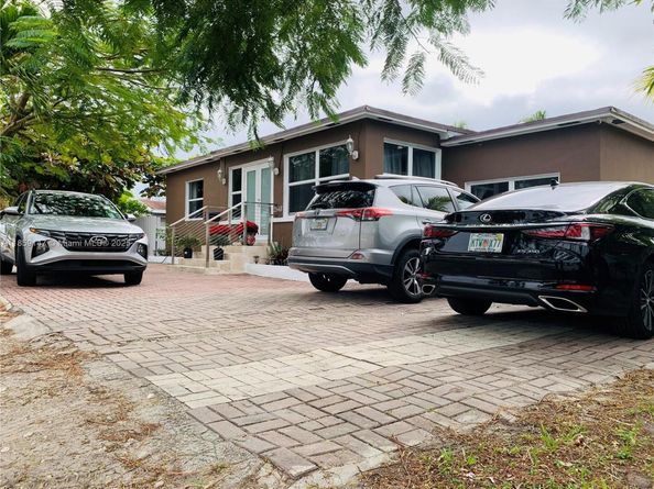 2548 Johnson St, Hollywood FL 33020