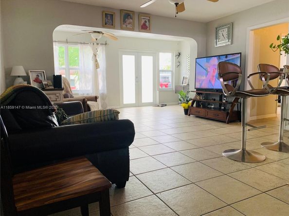 2548 Johnson St, Hollywood FL 33020