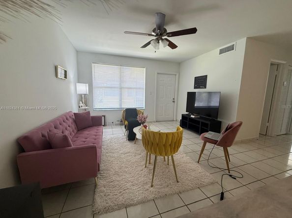 10017 Winding Lake Rd 201, Sunrise FL 33351
