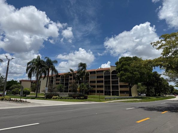 10017 Winding Lake Rd 201, Sunrise FL 33351