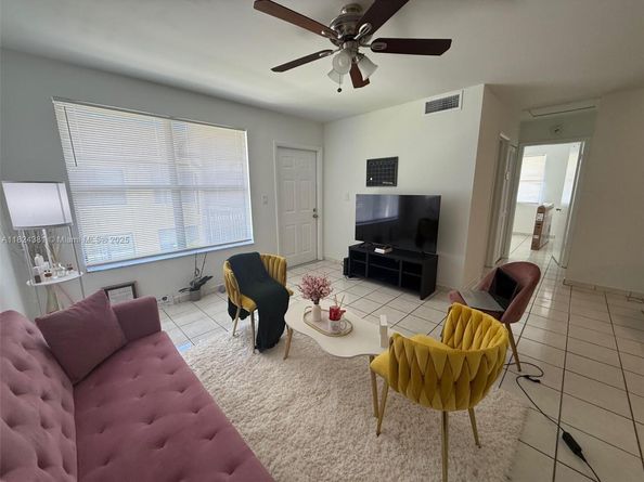 10017 Winding Lake Rd 201, Sunrise FL 33351