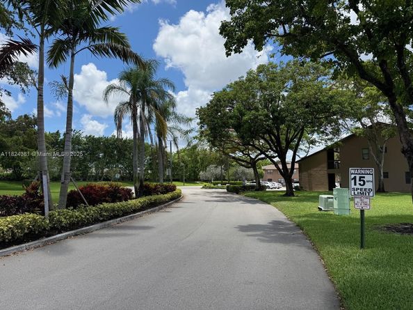 10017 Winding Lake Rd 201, Sunrise FL 33351