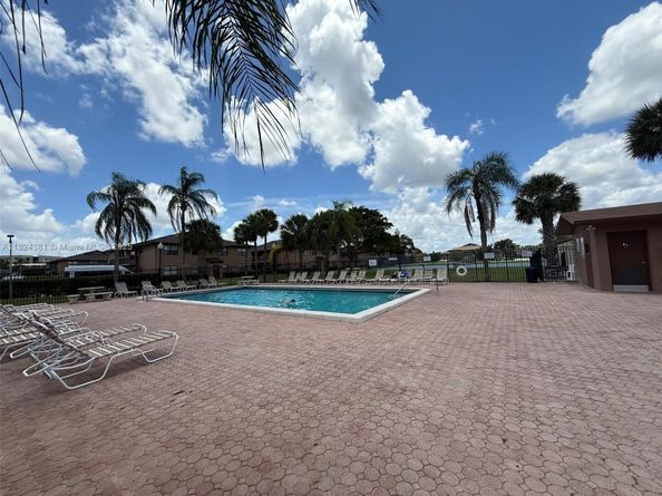 10017 Winding Lake Rd 201, Sunrise FL 33351